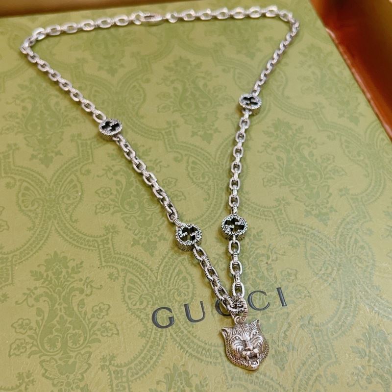 G*u*i necklaces